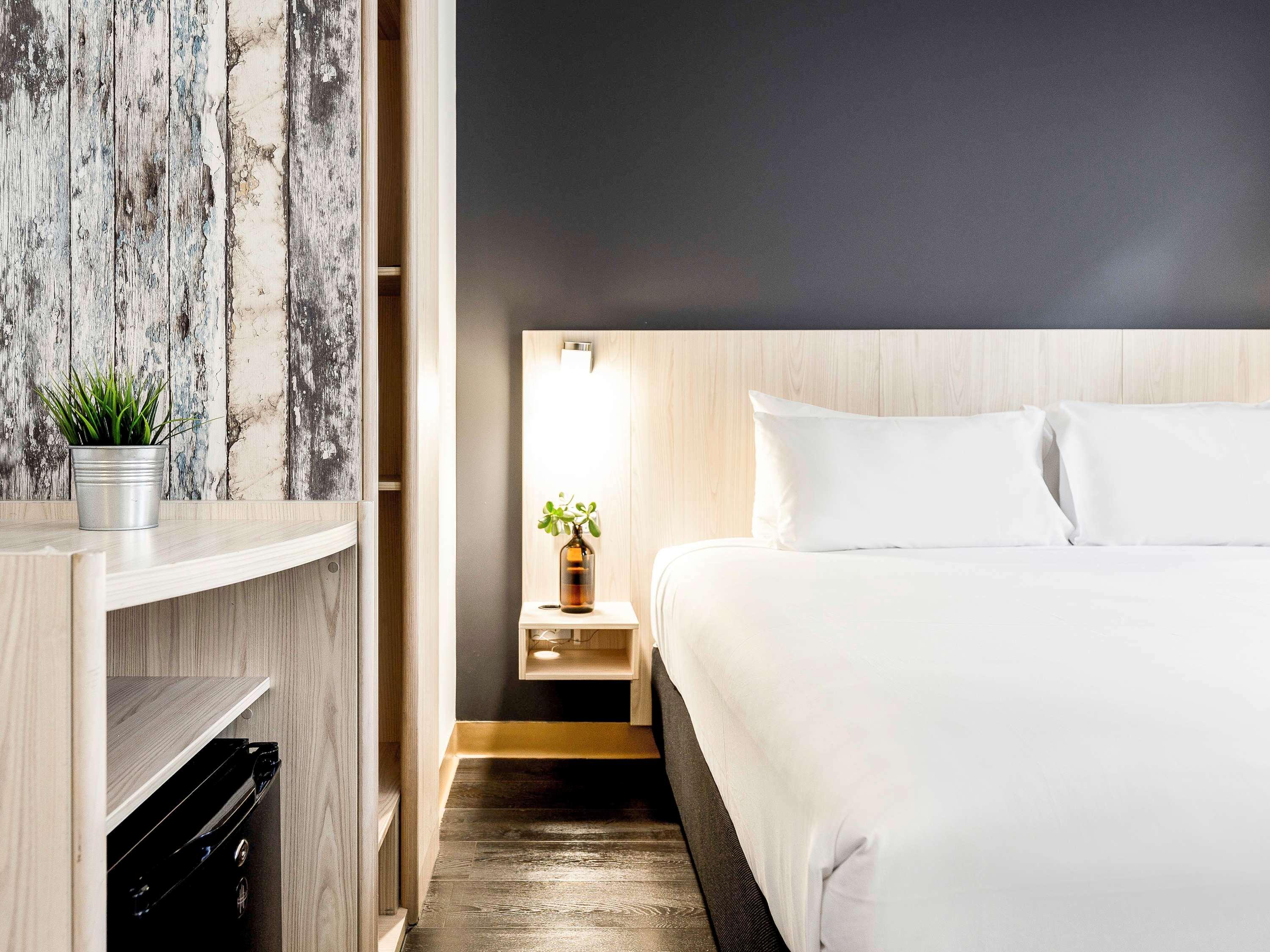 Ibis Sydney Barangaroo Hotel Exterior photo