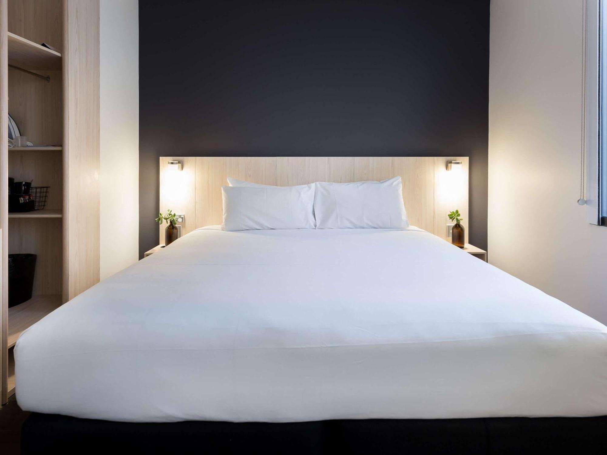 Ibis Sydney Barangaroo Hotel Exterior photo