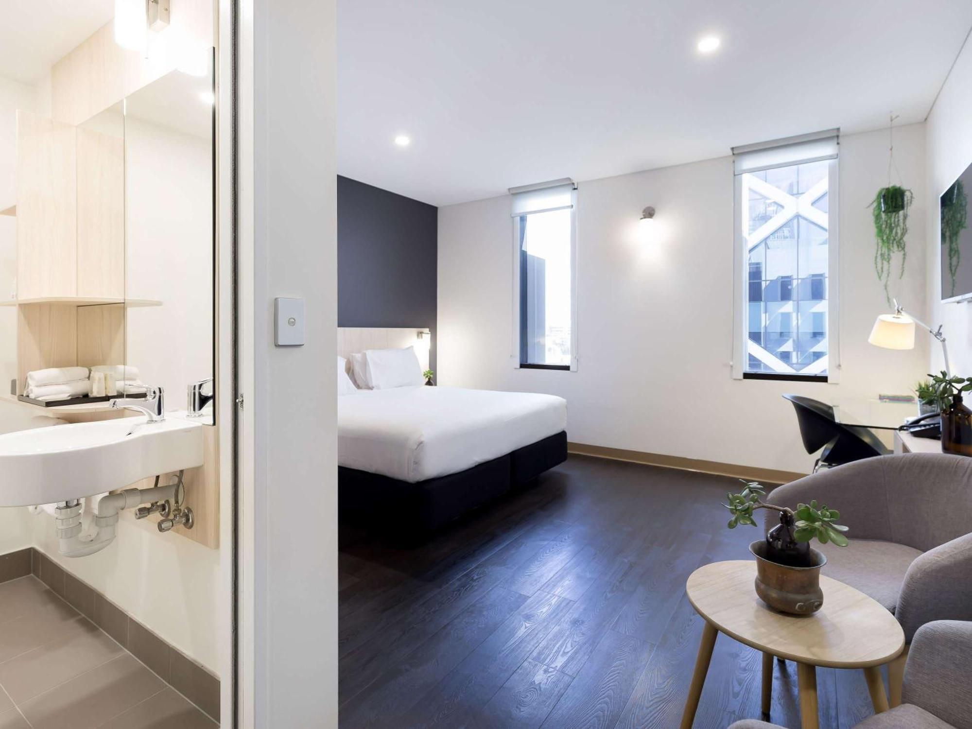 Ibis Sydney Barangaroo Hotel Exterior photo