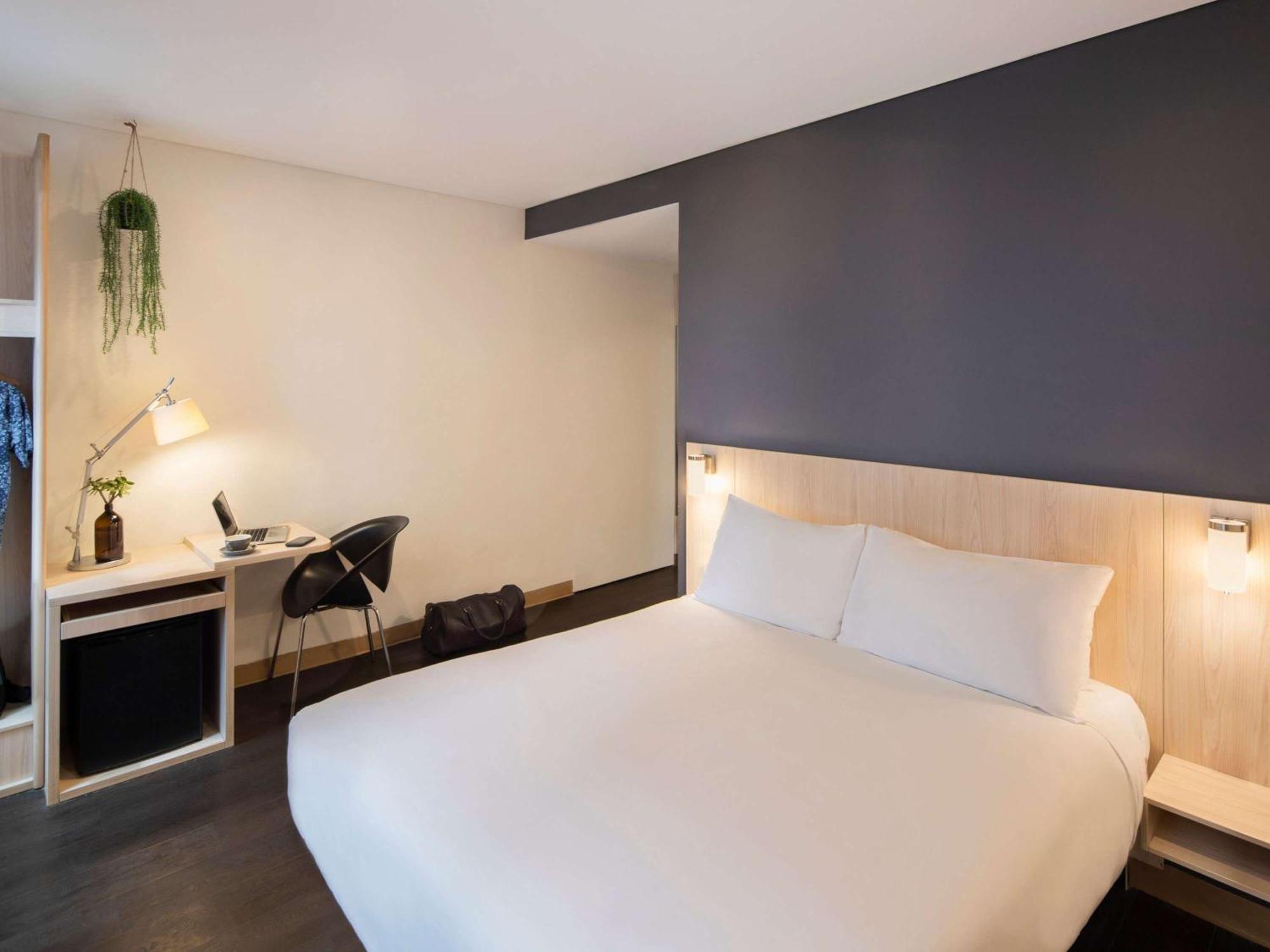 Ibis Sydney Barangaroo Hotel Exterior photo