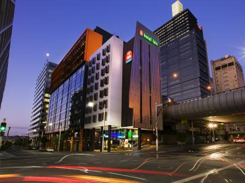 Ibis Sydney Barangaroo Hotel Exterior photo